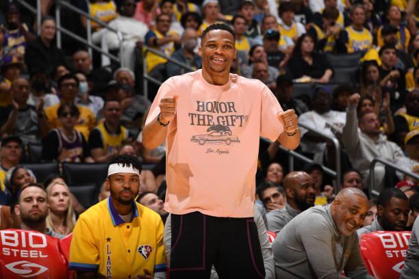 她在前一晚 她在前一晚