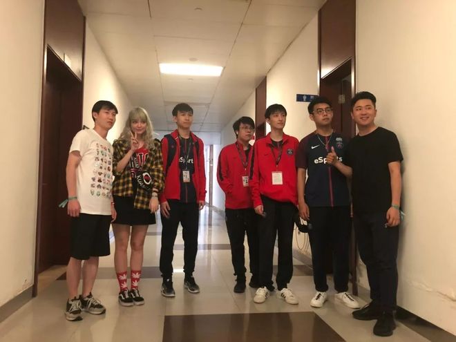 级前锋的可